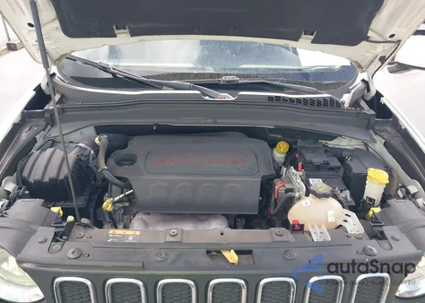 2016 Jeep Renegade Latitude из США, поврежденный, VIN ZACCJABT8GPC47875